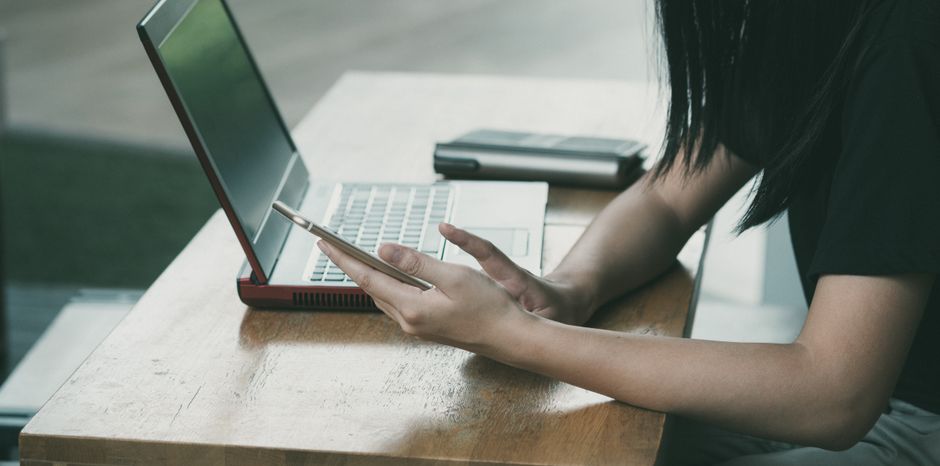 email reply smartphone laptop