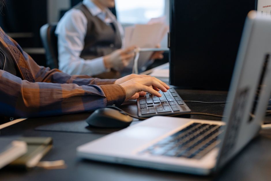 office worker productivity computer